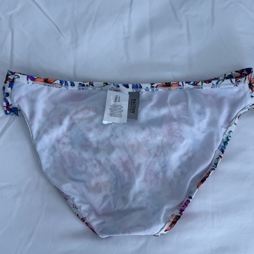 Kenneth Cole REACTION Side Shirred Hipster Bikini Bottom SZ LG White w/Floral - Picture 9 of 12